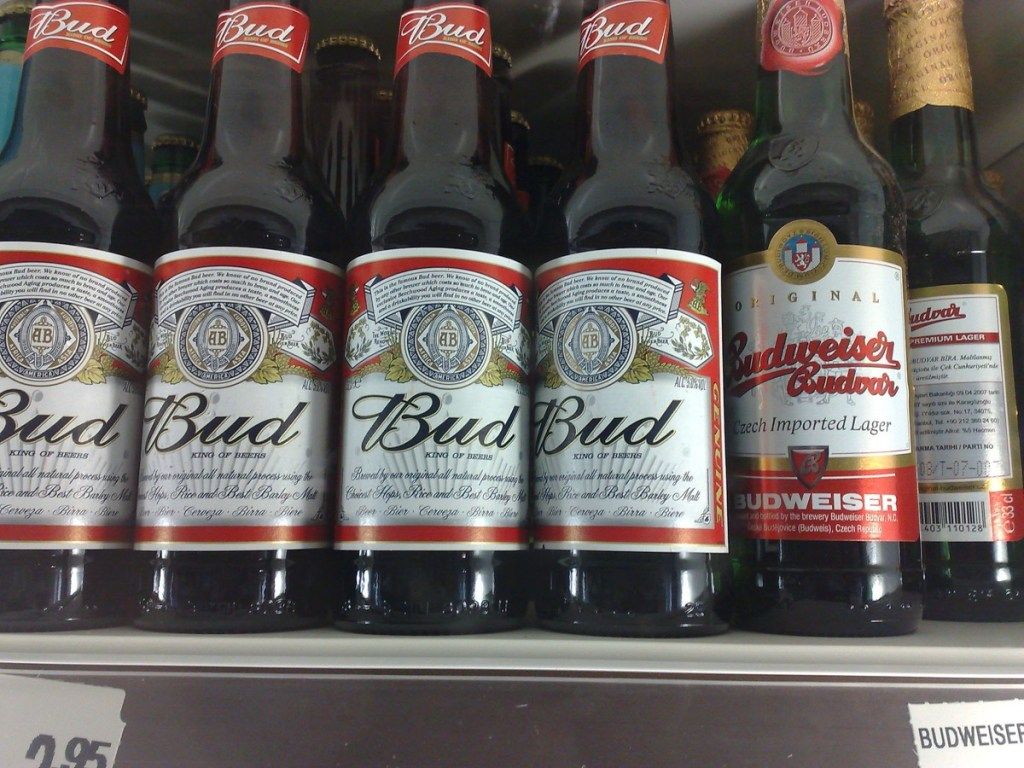 „Budweiser“ / „Bud Beer“ {užsienyje skirtingų pavadinimų prekės ženklai}
