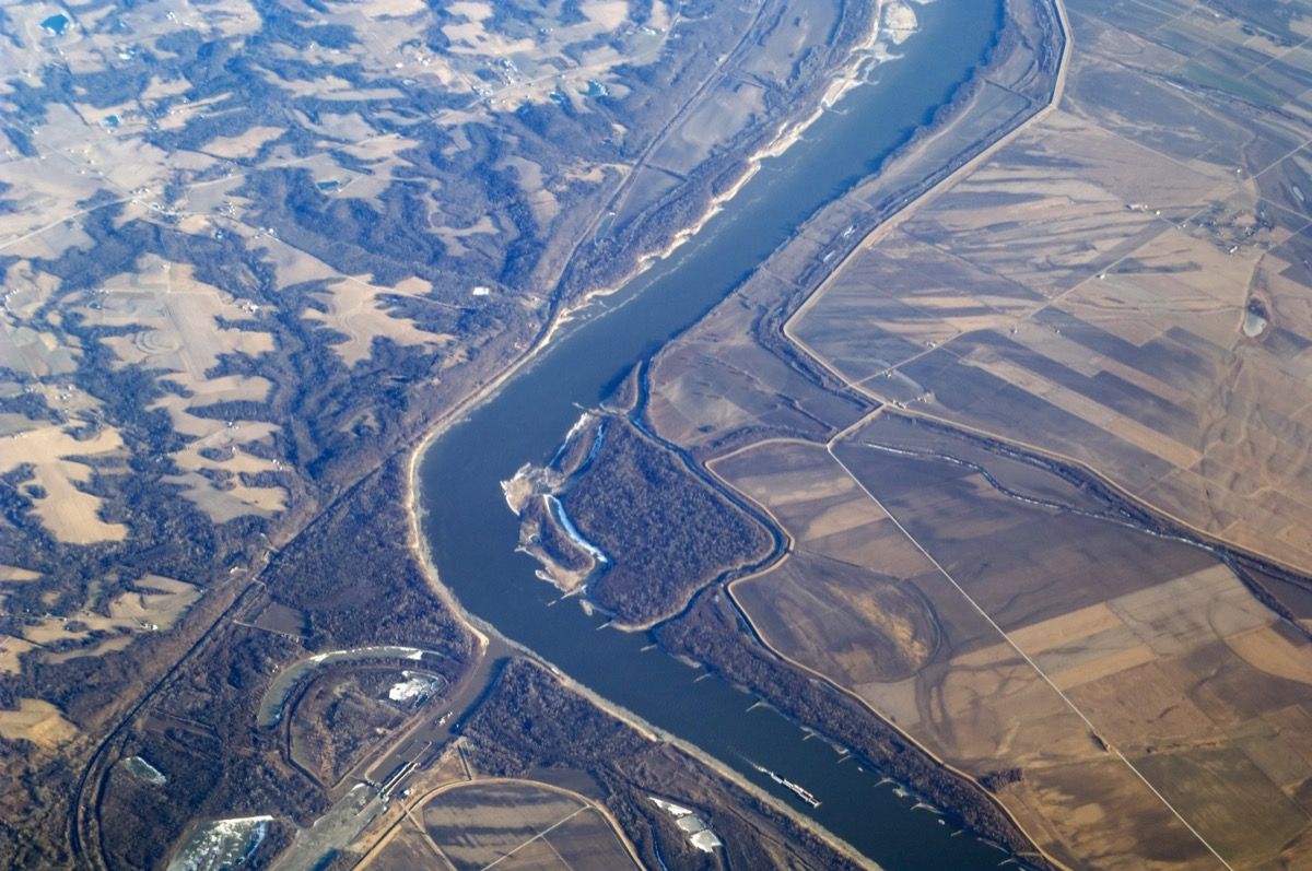 Übersicht über Kaskaskia Illinois durch Mississippi River getrennt