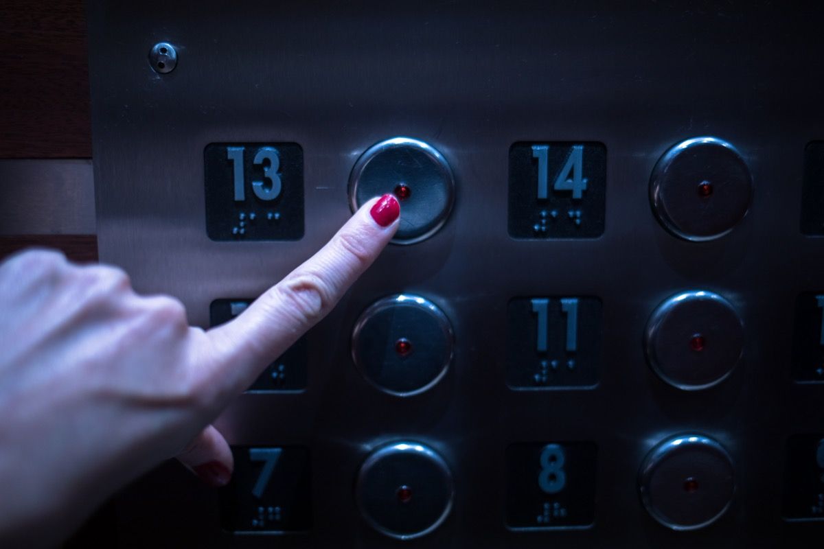 13 aukšte esantis lifto mygtukas
