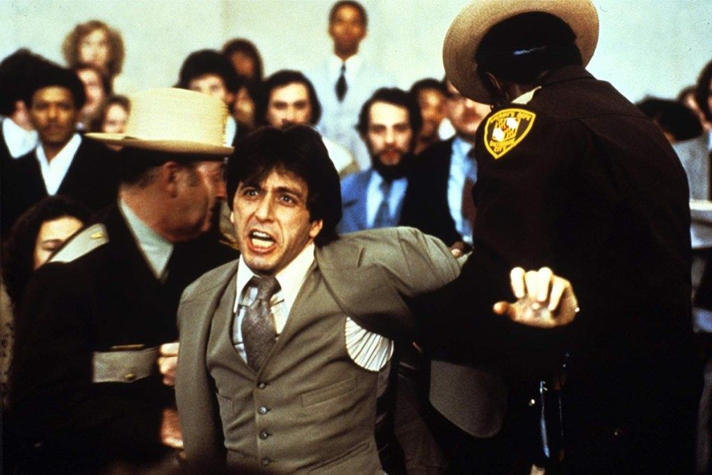 Al Pacino và Alan North trong ... và công lý cho tất cả. (1979)