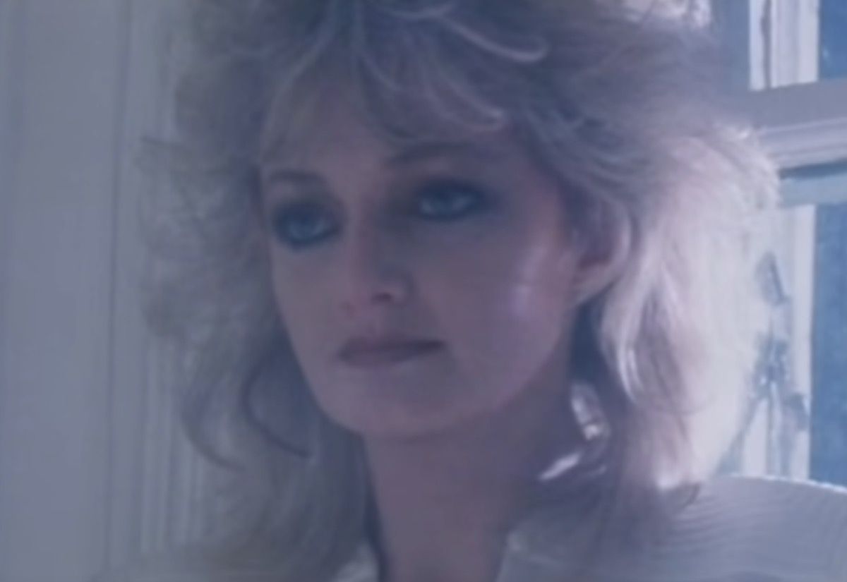 Bonnie Tyler in Total Eclipse des Herzens Musikvideo, 1980er Witze