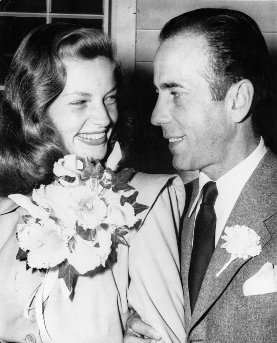 Lauren Bacall și Humphrey Bogart la nunta lor