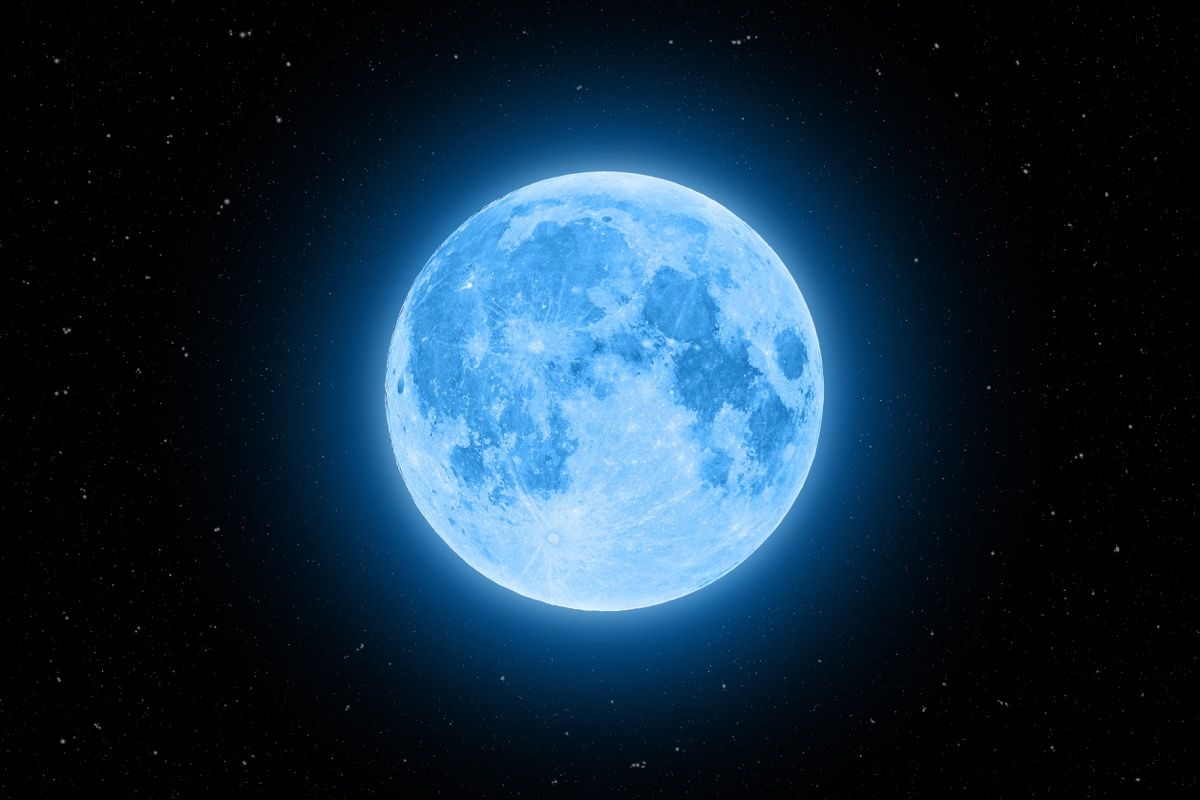 नीला चाँद