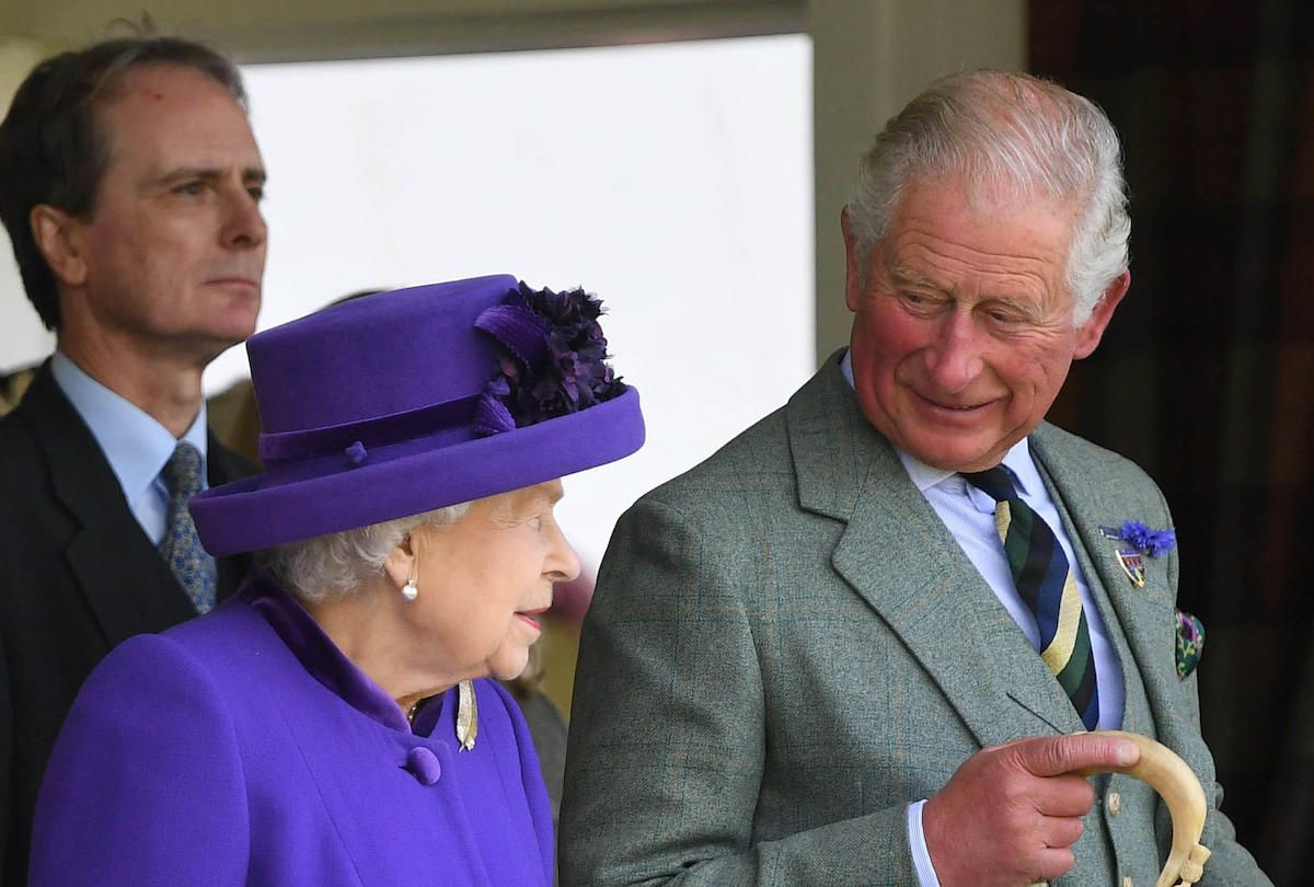 La reina cree que el príncipe Carlos será un 'rey brillante', dice una fuente interna