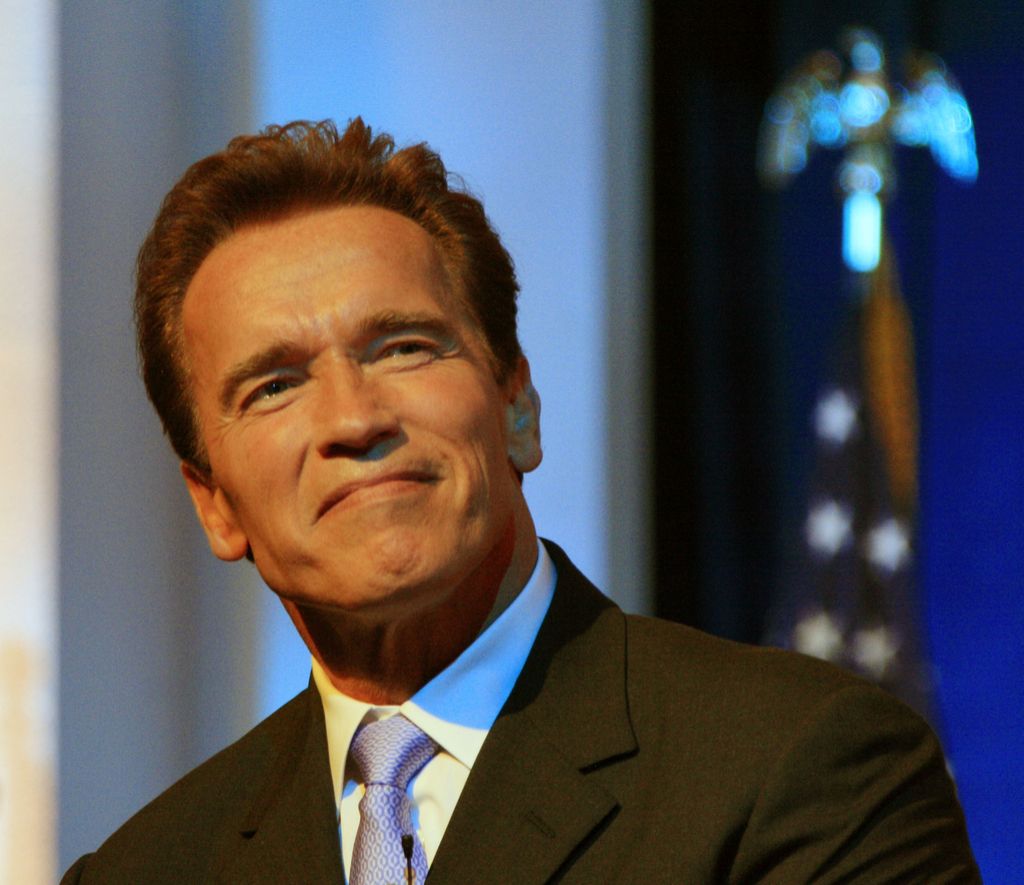 Arnold Schwarzenegger สะกดชื่อคนดังผิด
