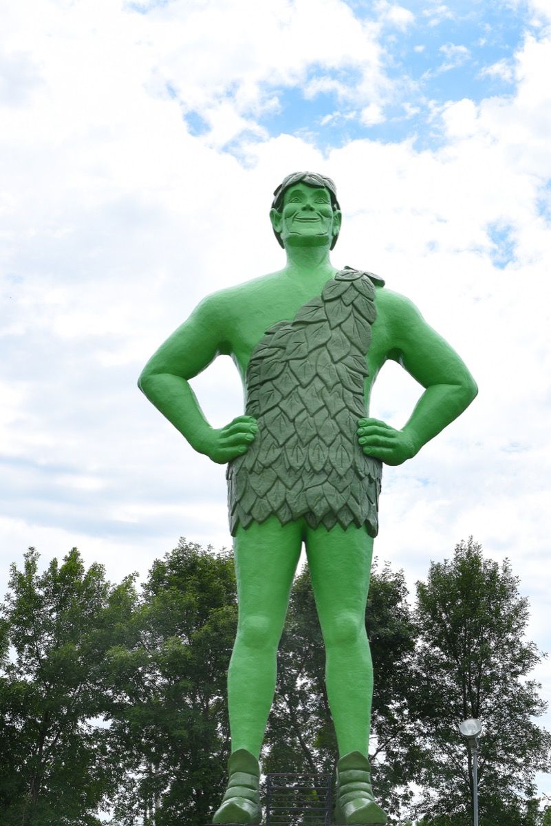 linksmai žalia milžino statula garsiose minnesotos valstijos statulose