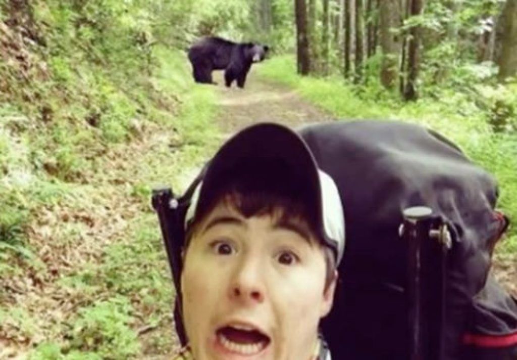 Lelaki dengan Selfie Beruang