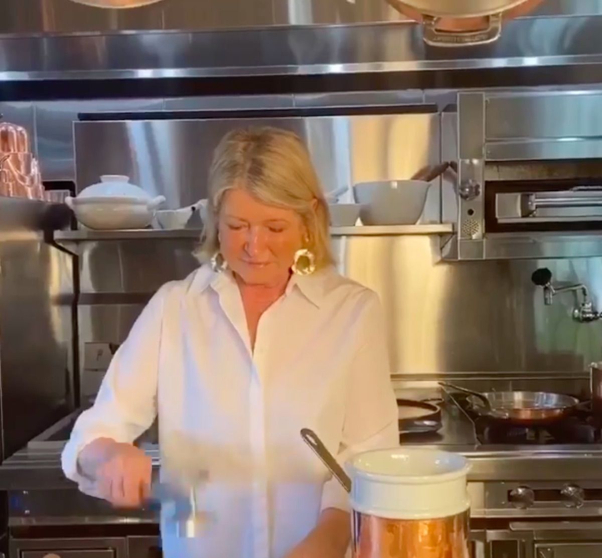 Martha Stewart chuẩn bị thịt gà