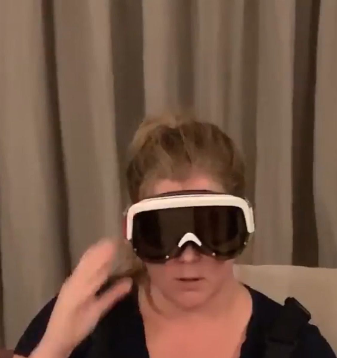 Amy Schumer ในแว่นตาสกี