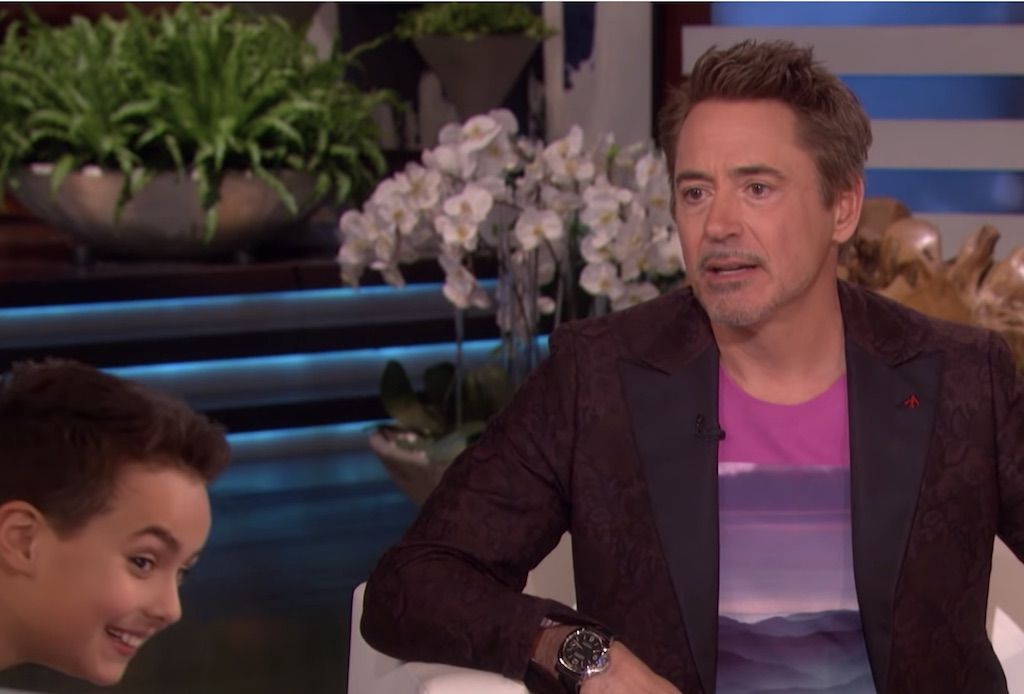 Robert Downey Jr. se v čustvenem intervjuju z Ellen sreča z dečkom z avtizmom