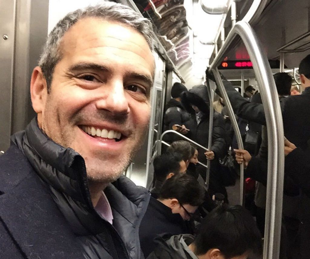 Celebridades de Andy Cohen usando transporte público