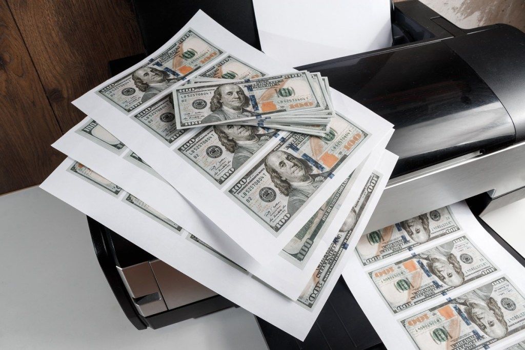 Mormane de bani contrafăcuți tipăriți