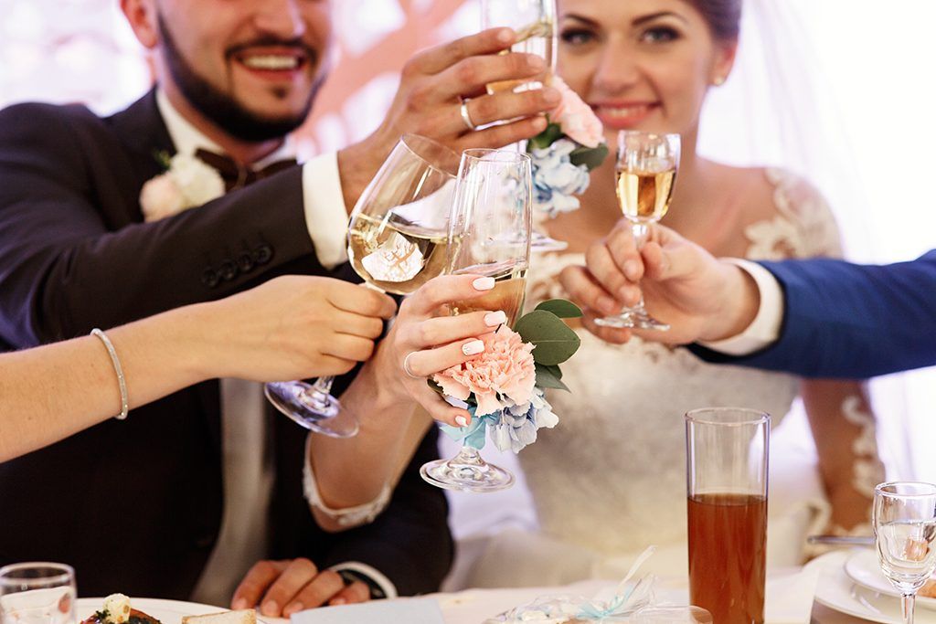stop met het beoordelen van vrouwen ouder dan 40 Never Do at Weddings