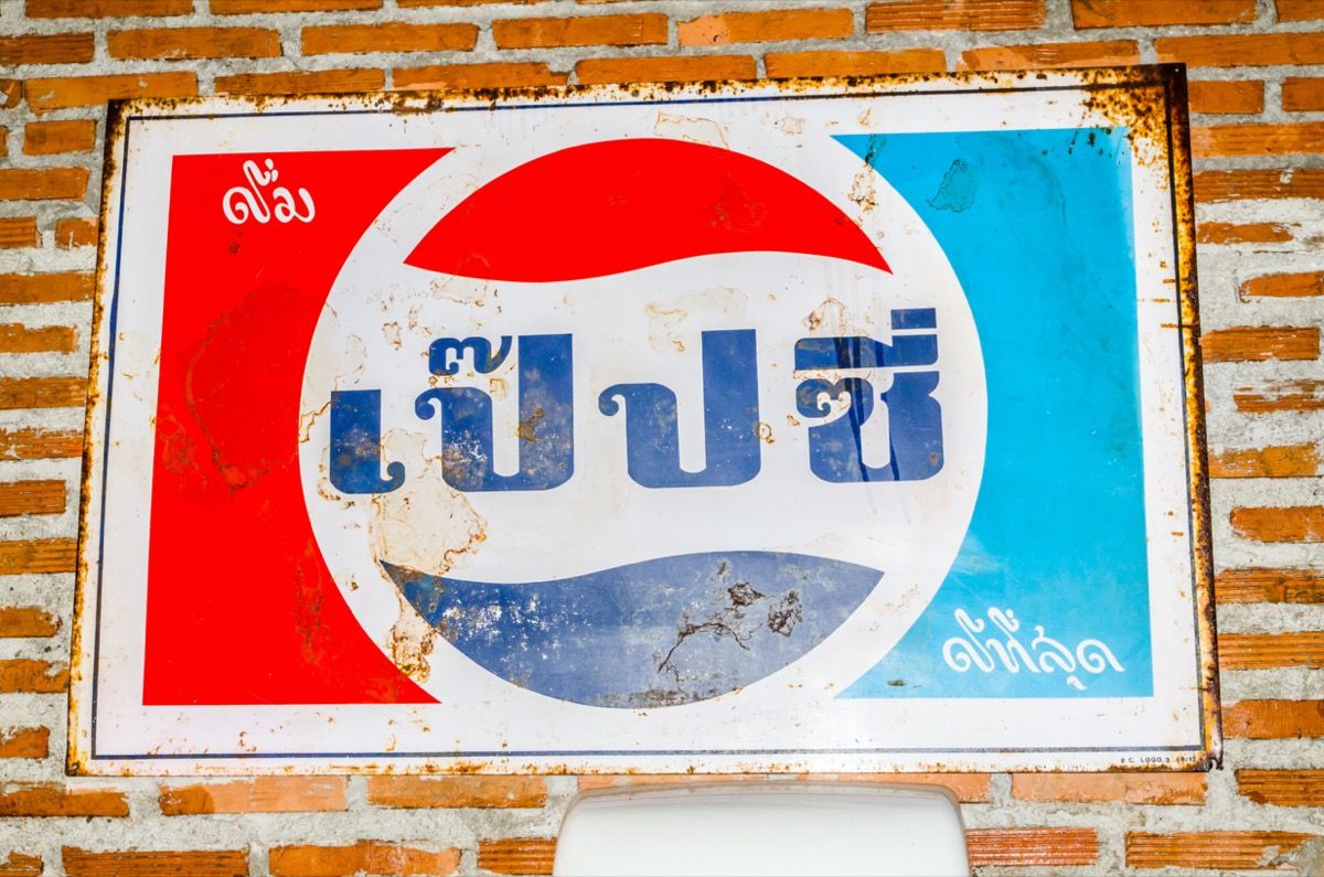 Signo de Pepsi en tailandés