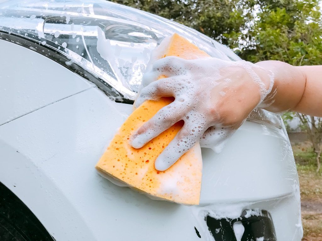 pranje automobila vani ljeti