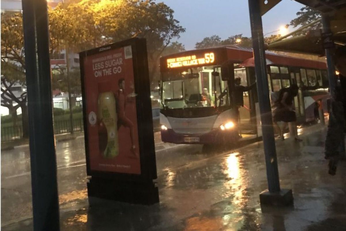 Vriendelijkheid van de buschauffeur in Singapore