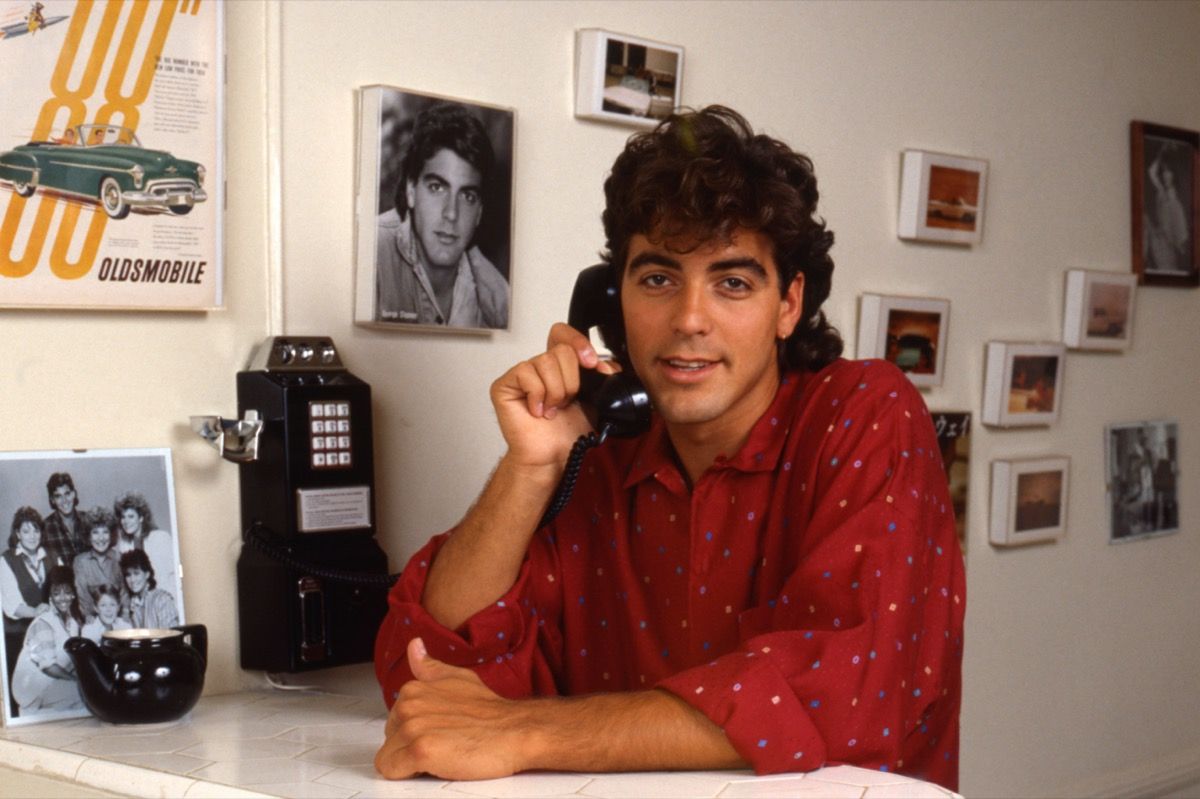 Tienes que ver esta increíble sesión de fotos de George Clooney de los 80