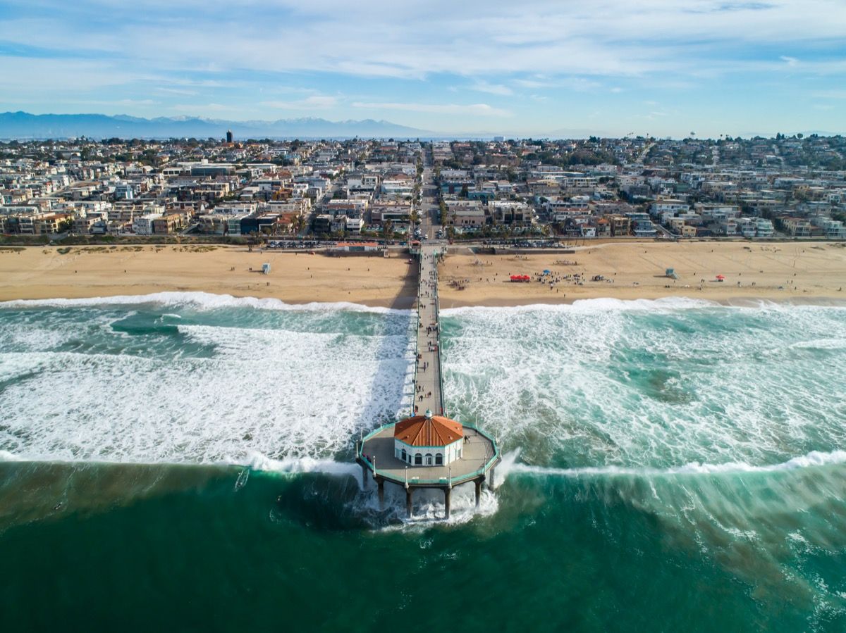 مینہٹن بیچ کیلیفورنیا کے گھاٹ کی ہوائی تصویر