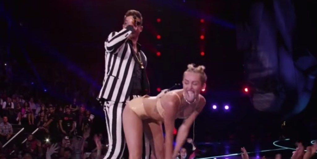Miley Cyrus a Robin Thicke můžeme