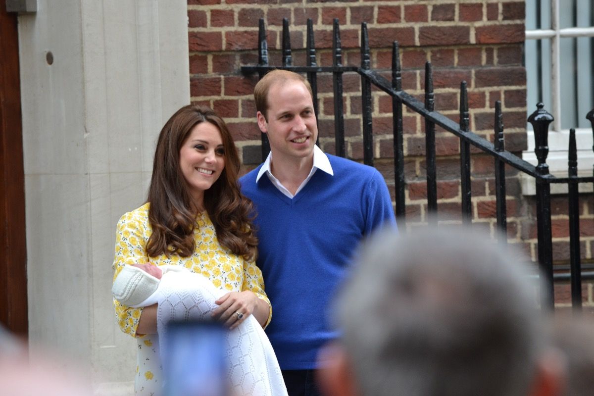 György herceg Vilmos herceg és Kate Middleton mutatta be a világnak