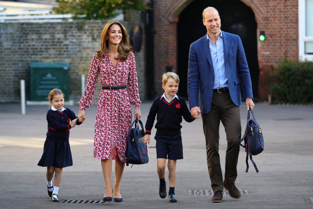 Keita Midltone un princis Viljams atved princesi Šarloti un princi Džordžu pirmajai skolas dienai Tomasā