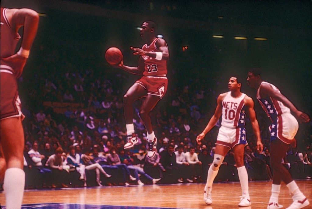 Si F0TAHJ Michael Jordan ay nakikipagkumpitensya para sa NBA Chicago Bulls