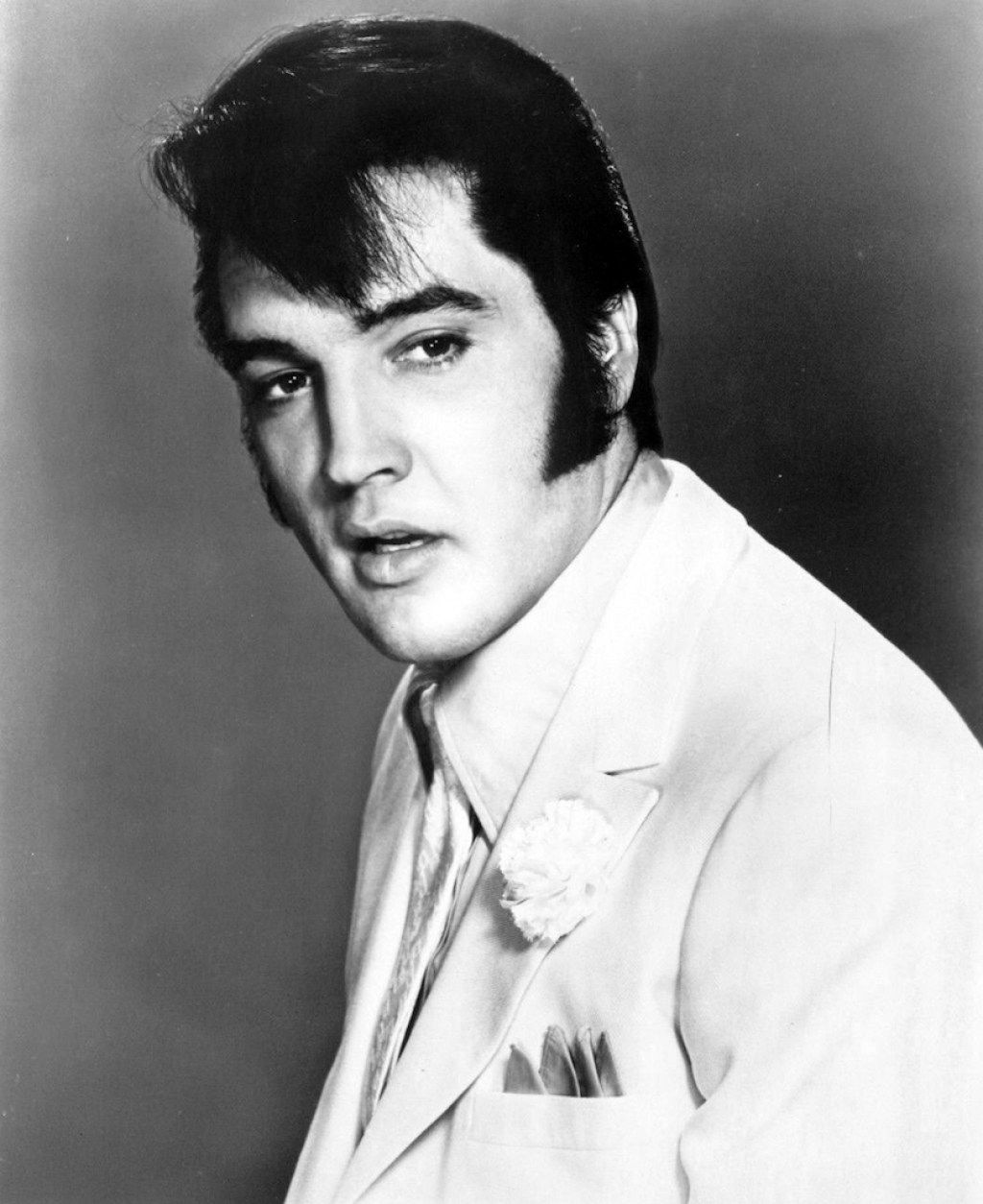 La celebridad más caliente de Elvis Presley el año en que naciste