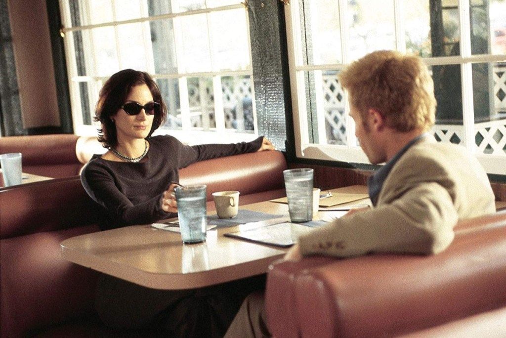 Guy Pearce ir Carrie-Anne Moss „Prisiminimuose“ (2000)