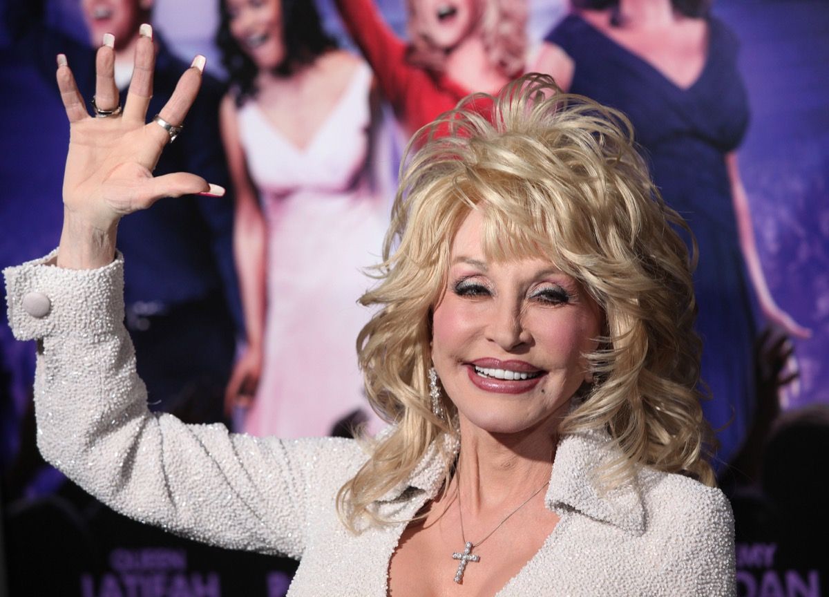 Dolly Parton Baru Dedahkan Mengapa Dia Tidak Mendapat Vaksin COVID
