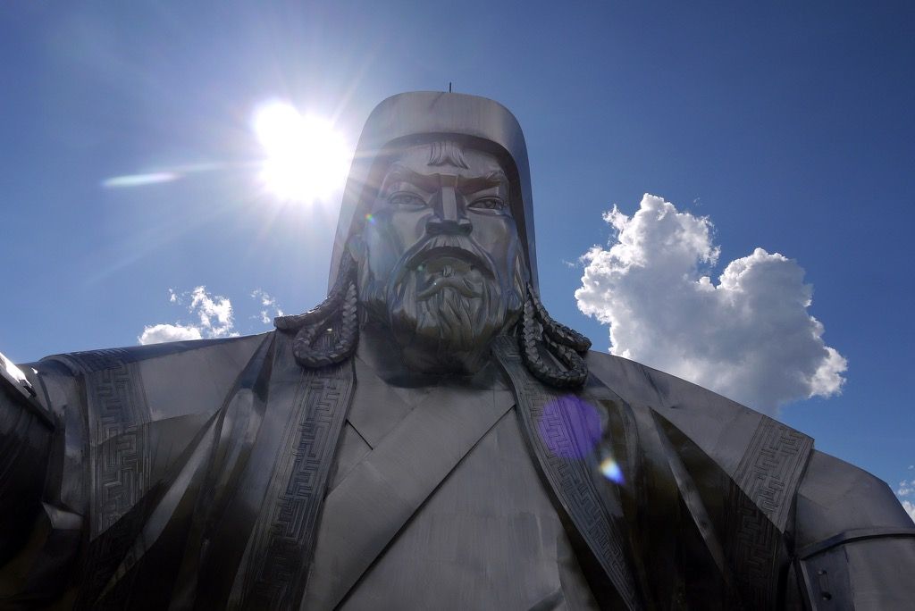 Čingischano statula, stebinantys faktai