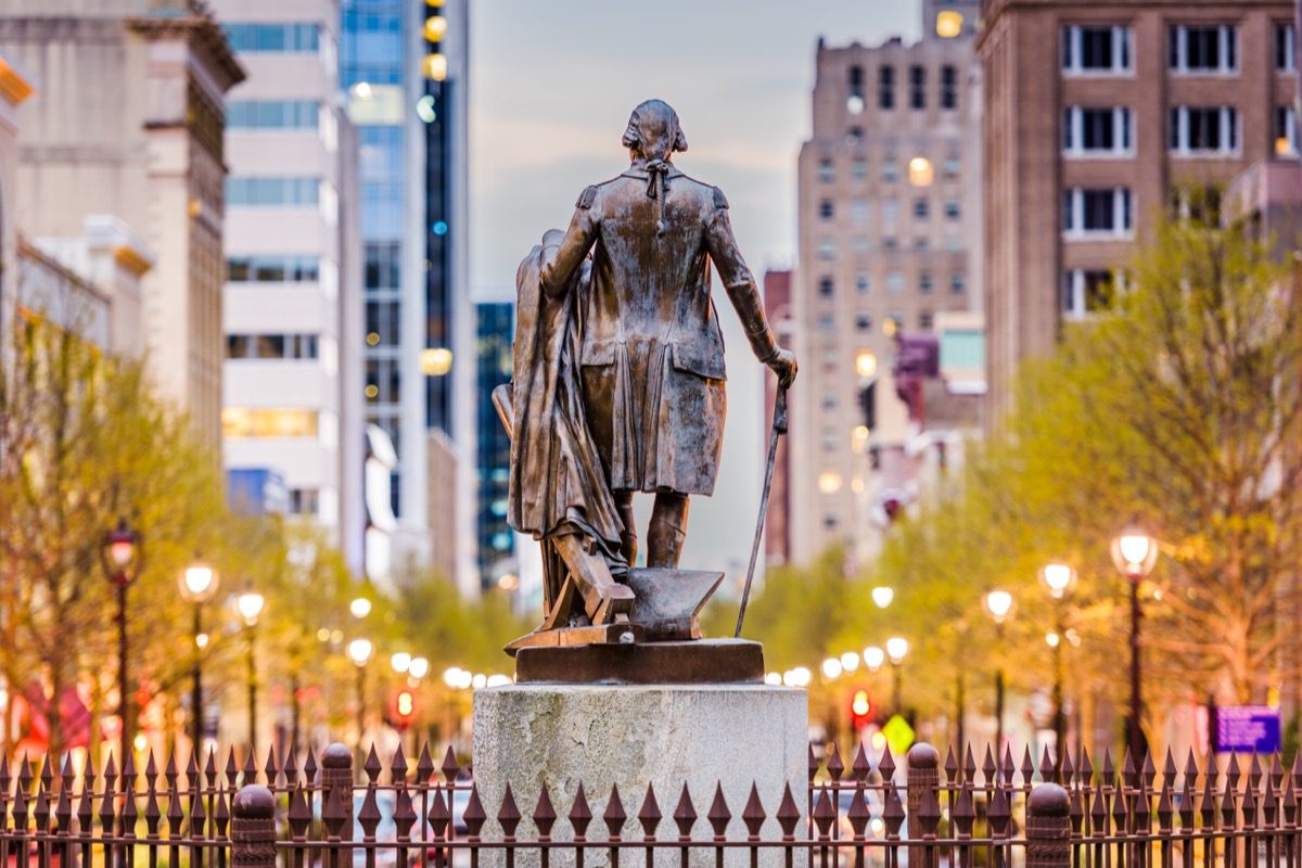 Статуя на Капитолия на Роли NC на Джордж Вашингтон