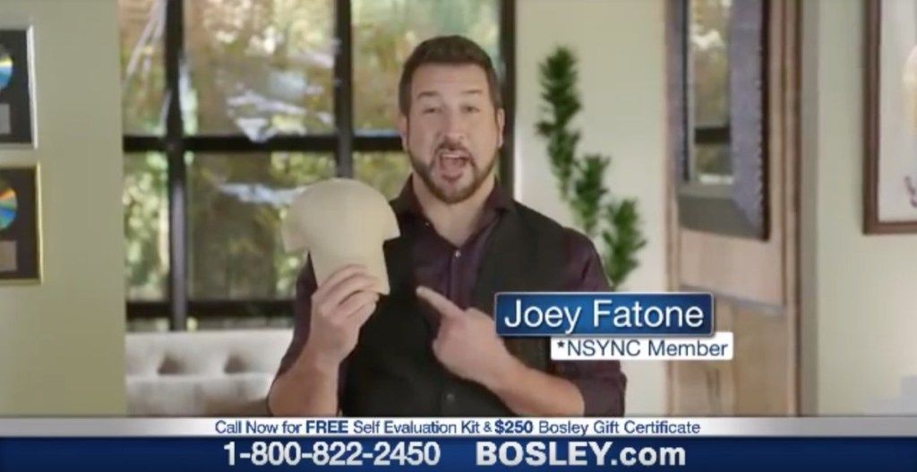 joey fatone tenant une casquette de baseball dans bosley ad, infopublicité célébrité