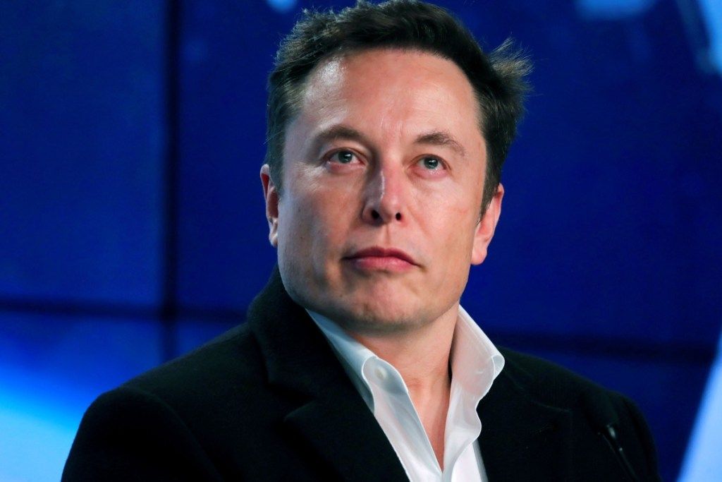 Elon Musk na tlačovej konferencii po uvedení na trh v roku 2019