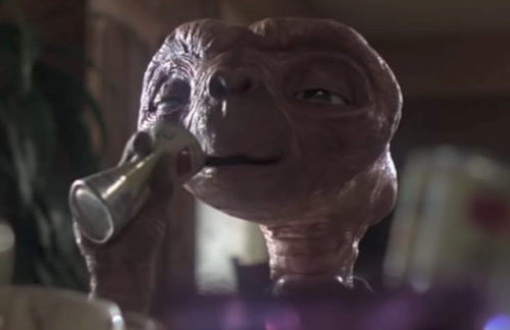 E.T. Berusade skämt i icke-komediefilmer
