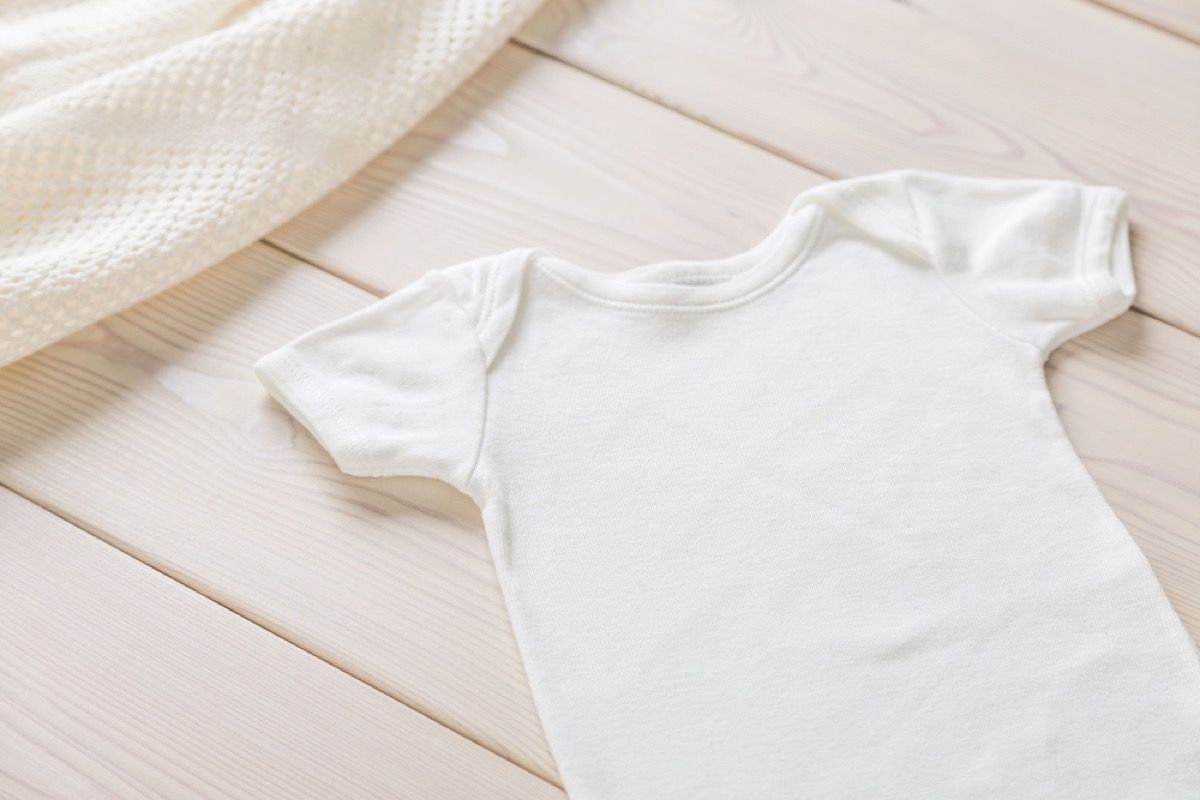 бебешки дрехи неща, които никоя жена над 50 години не трябва да притежава