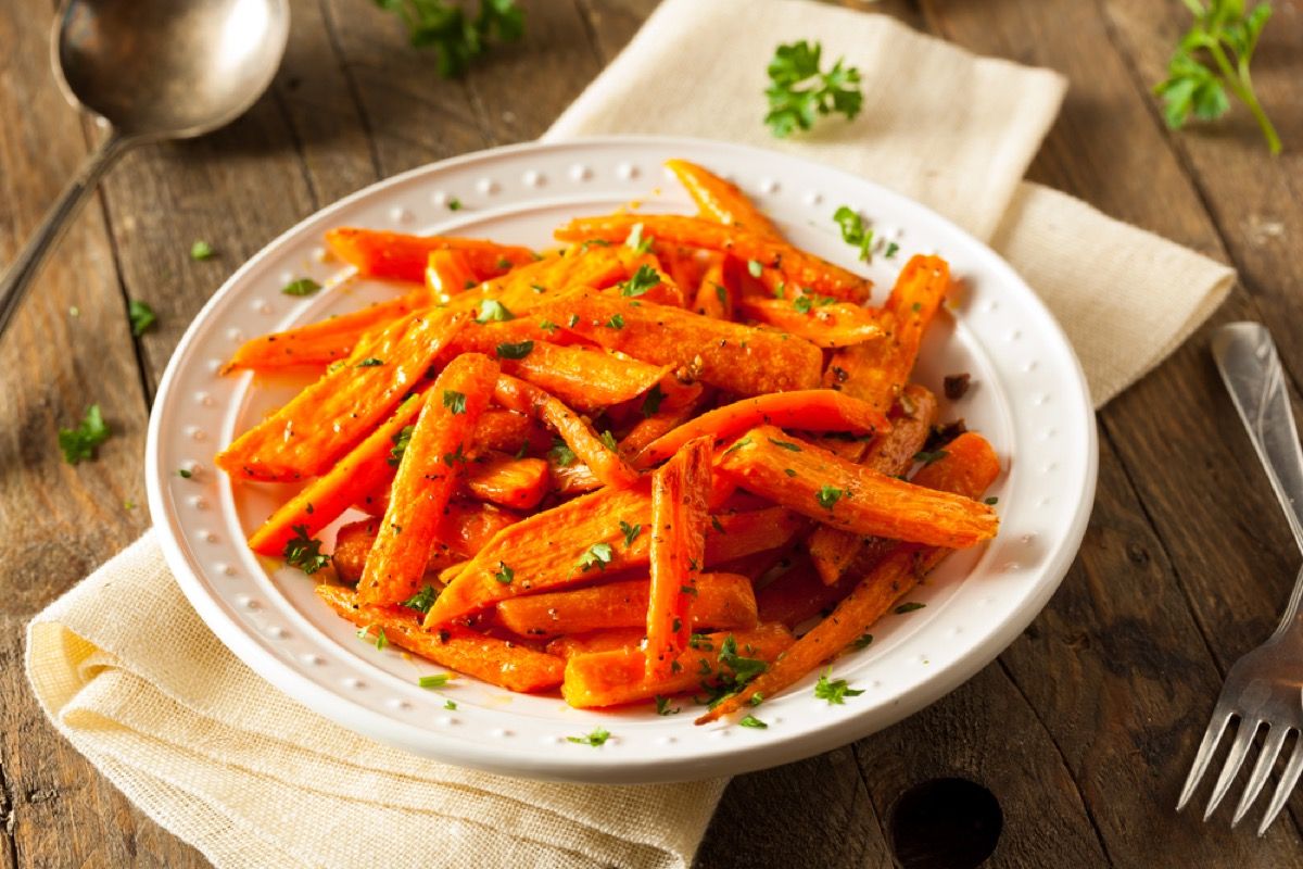 सफेद कटोरे में पका हुआ गाजर, हशनाह तथ्य