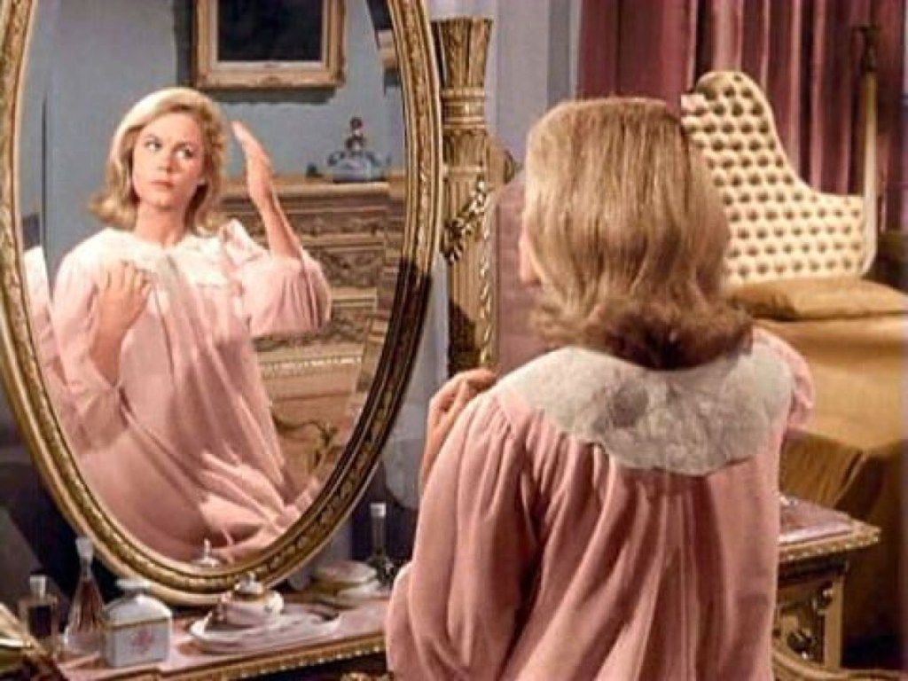 Specchio stregato vanity show televisivo ancora, decorazioni per la casa degli anni 