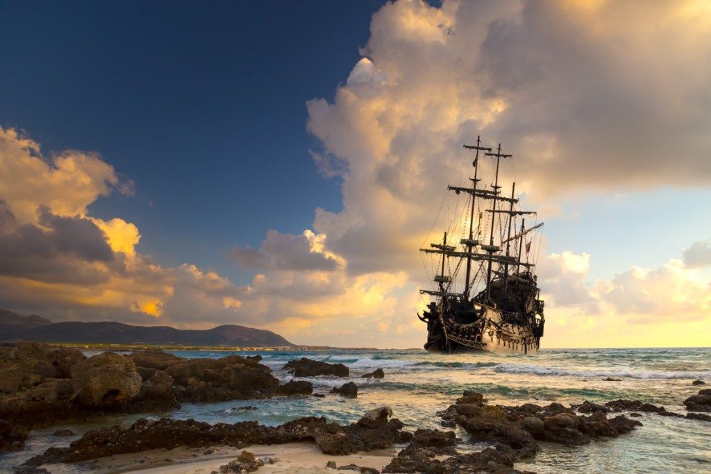 groot schip in oceaan - piratengrappen