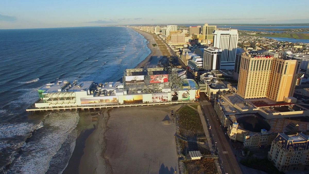 vista aérea de la ciudad atlántica y el malecón