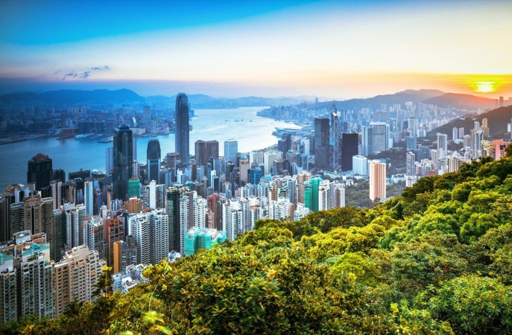 香港のダウンタウンを見下ろすビクトリアピーク