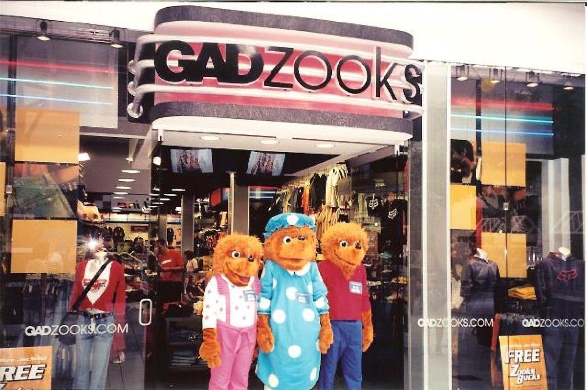Nákupní centrum Gadzooks s Berenstein Bears, ikonický obchod z 90. let