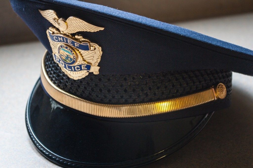 полицейска шапка, постижения на жените