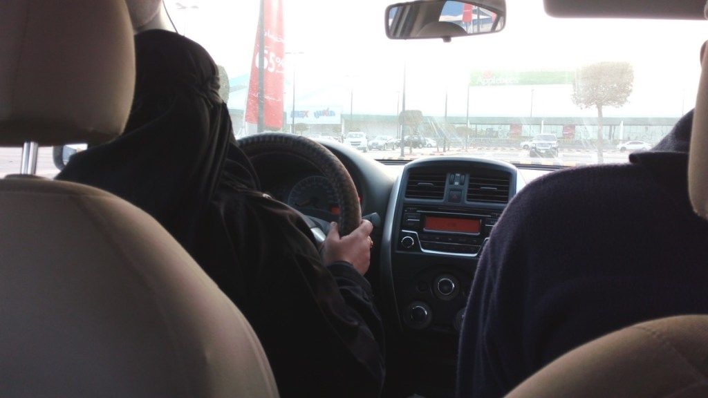 wanita arab saudi mendapatkan hak untuk mengendarai mobil, wanita berprestasi