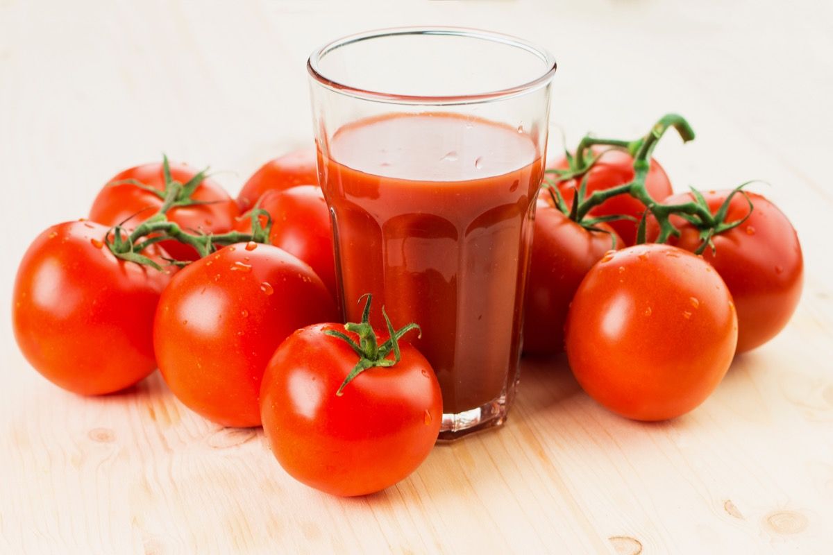 lasi tomaattimehua