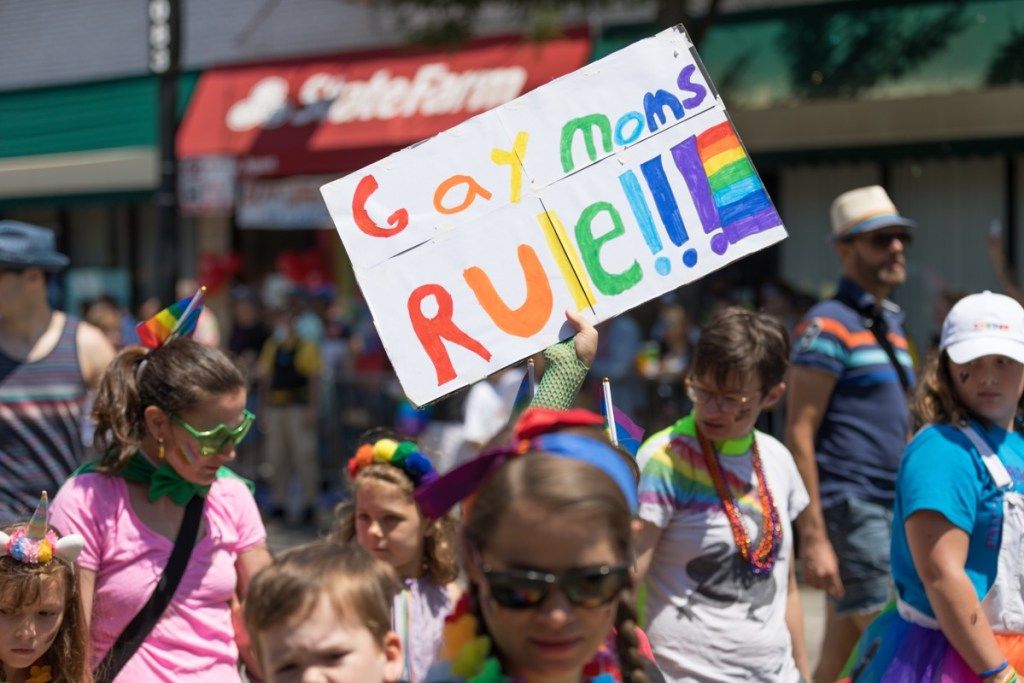 शिकागो में अपने बच्चों के साथ समलैंगिक माताओं गर्व समारोह से तस्वीरें परेड तस्वीरें