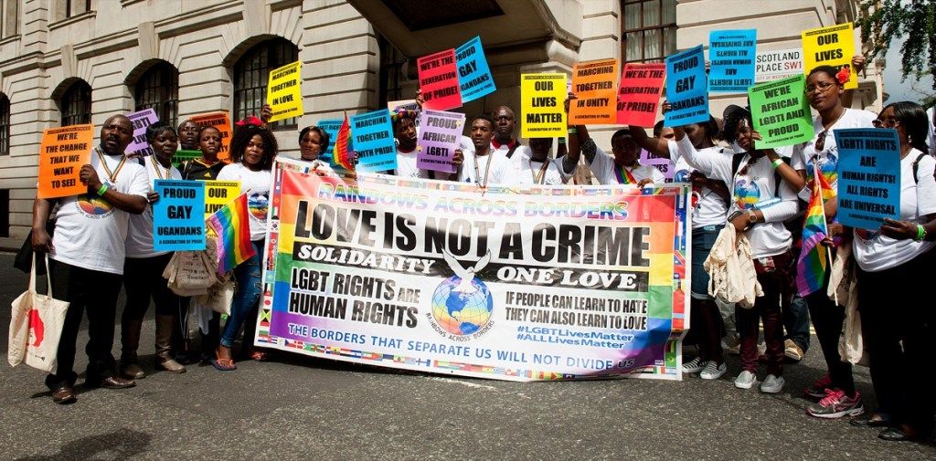lgbtq ugandans गौरव समारोहों से लंदन के गर्व फोटो में भाग लेते हैं