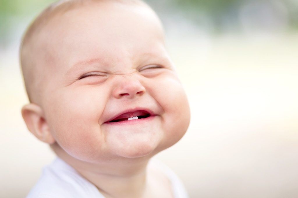 bebê rindo piadas crianças
