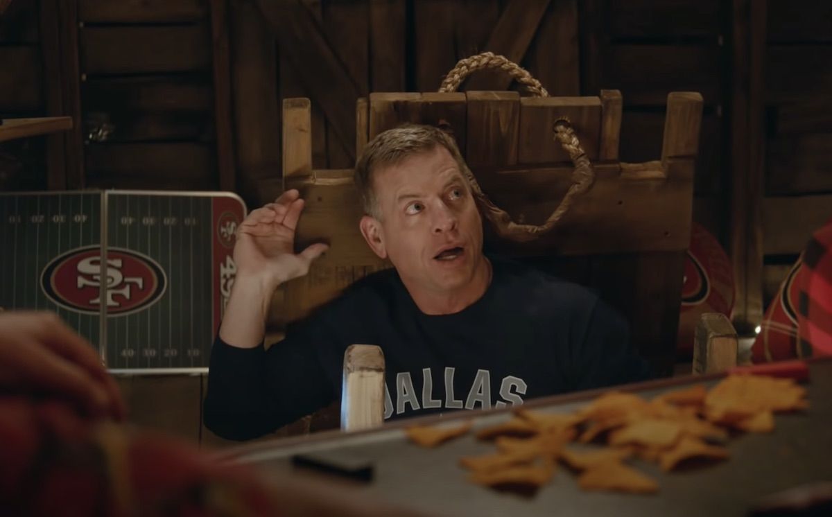 Troy Aikman aastal 2021 Super Bowli Frito-Lay reklaamklipis