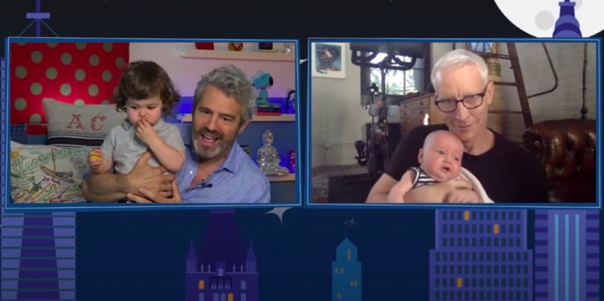 Andy Cohen i Anderson Cooper predstavljajući svoje sinove jedni drugima
