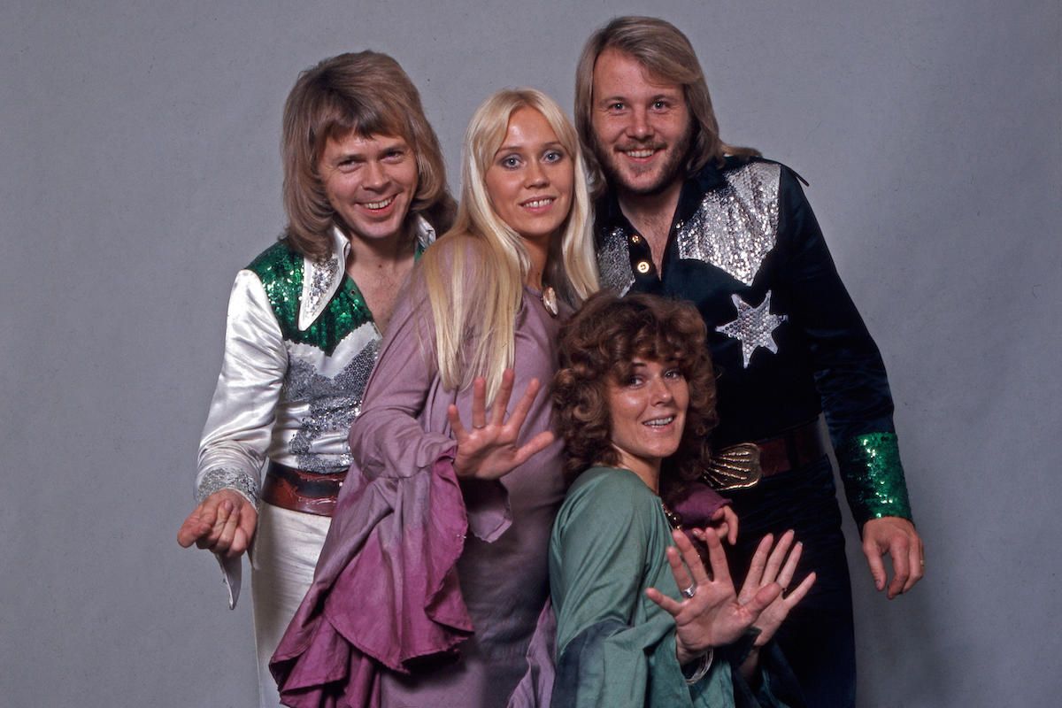 1970 के दशक में स्वीडिश पॉप समूह ABBA, जर्मनी का स्टूडियो शॉट।